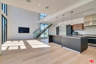 11347 Mississippi Ave in Los Angeles, CA - Foto de edificio - Building Photo