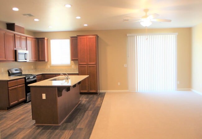 717 Suzanne Dr in Merced, CA - Building Photo - Building Photo