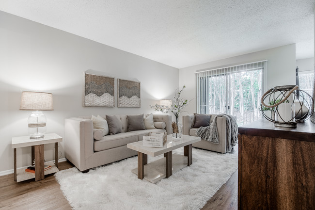 Country Square Apartments in Carrollton, TX - Building Photo - Building Photo