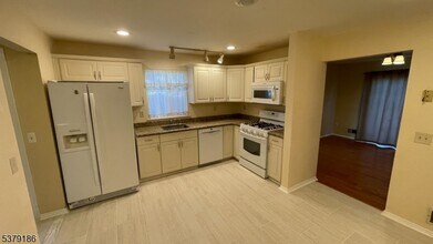 12 Independence Ct in Montville, NJ - Building Photo - Building Photo