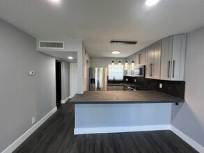 1630 Embassy Dr in West Palm Beach, FL - Building Photo - Building Photo