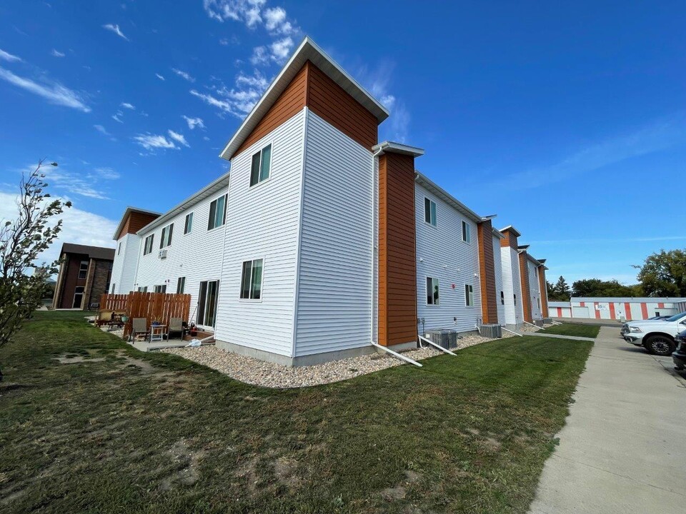 Flats on 8th in Watertown, SD - Building Photo