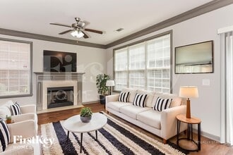 983 Treymont Way SW in Lawrenceville, GA - Foto de edificio - Building Photo