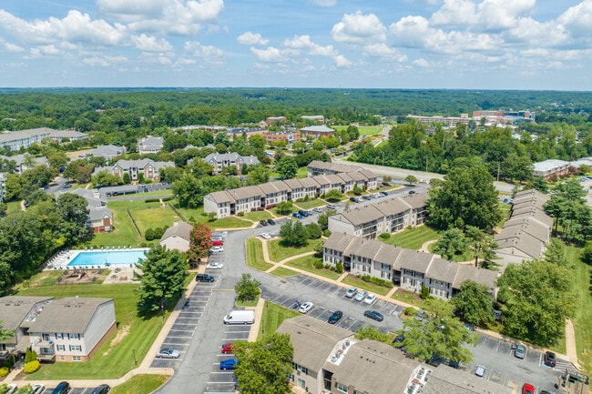 The Commons at Cowan Boulevard in Fredericksburg, VA - Foto de edificio - Building Photo