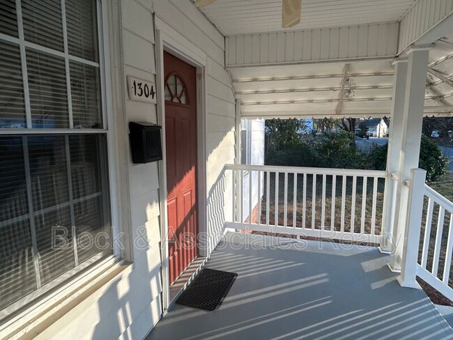1304 Bogart St in Greensboro, NC - Building Photo - Building Photo