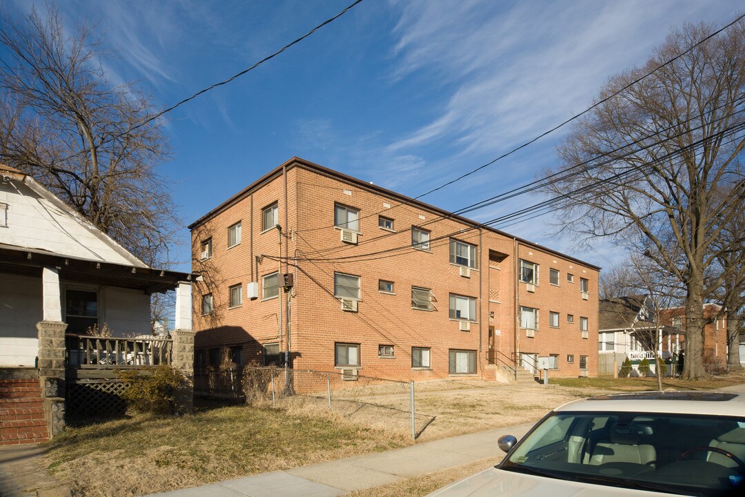3312 E St SE in Washington, DC - Foto de edificio