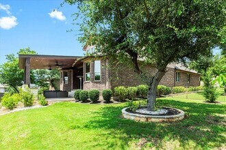 201 Lombardia Dr in Austin, TX - Building Photo - Building Photo