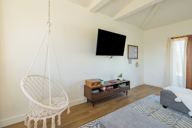 6726 Wandermere Rd in Malibu, CA - Foto de edificio - Building Photo