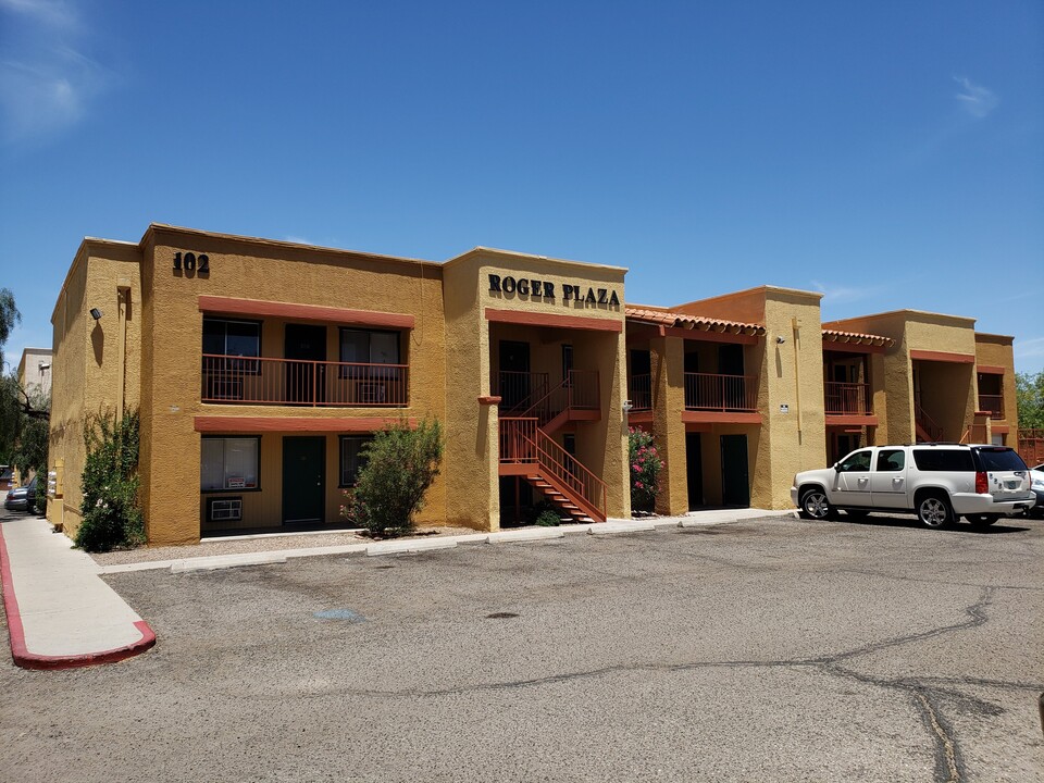 Roger Plaza Apartments in Tucson, AZ - Foto de edificio