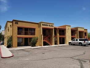 Roger Plaza Apartments in Tucson, AZ - Foto de edificio - Building Photo