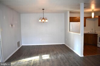 27 Pin Oak Ln in Little Egg Harbor Township, NJ - Foto de edificio - Building Photo