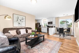 18308 Mesle St in Roseville, MI - Building Photo