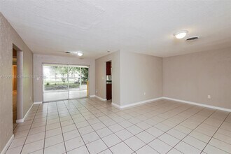 2440 NW 68th Ave in Sunrise, FL - Building Photo - Building Photo