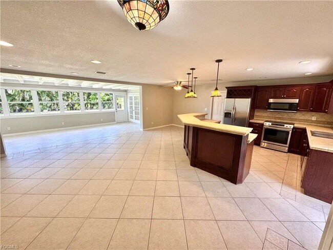 4522 SE 10th Pl in Cape Coral, FL - Building Photo - Building Photo