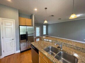 4501 Bay Spring Ct in Tampa, FL - Building Photo - Building Photo