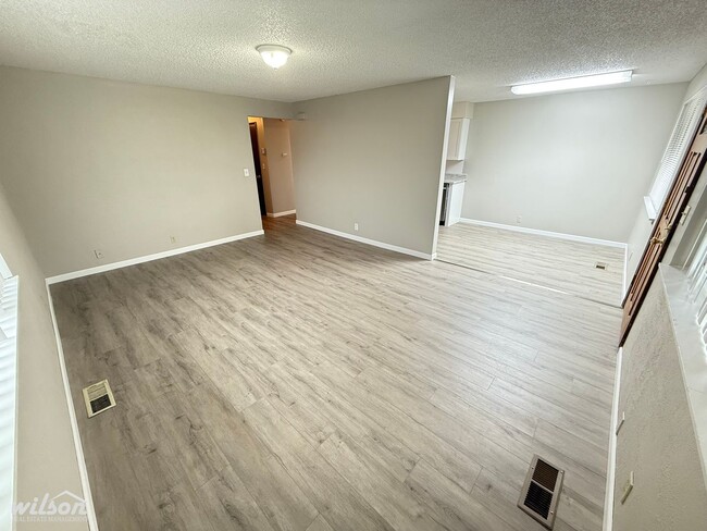 1112-1114 W Fremont Ave in Selah, WA - Building Photo - Building Photo