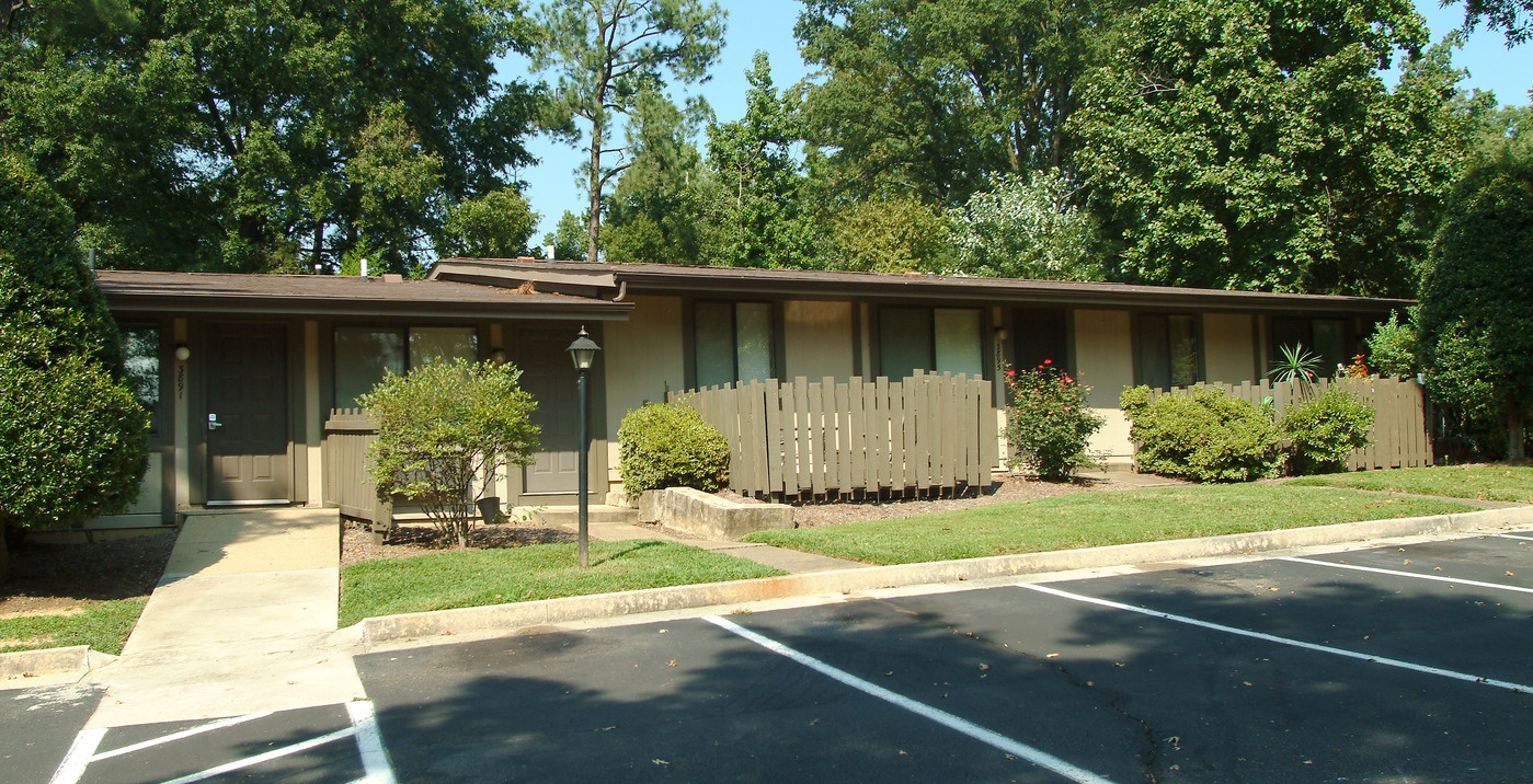 Saddlewood Apartments & Townhomes in Richmond, VA - Building Photo