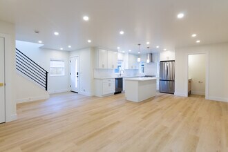 6547 26th Ave NW in Seattle, WA - Building Photo - Building Photo