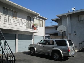 7924 2nd St in Downey, CA - Foto de edificio - Building Photo