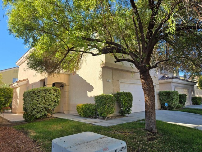 211 Duck Hollow Ave in Las Vegas, NV - Building Photo - Building Photo