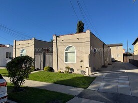 9855 1/2 Arkansas St in Bellflower, CA - Building Photo