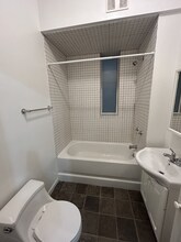 2442 W Iowa St in Chicago, IL - Building Photo - Building Photo