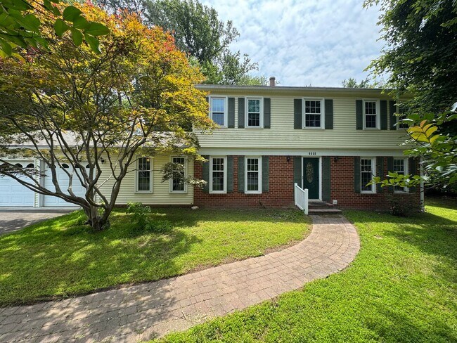 2305 Rosedown Dr in Reston, VA - Building Photo - Building Photo
