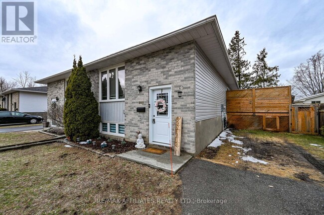 840 Macodrum Dr in Brockville, ON - Building Photo - Building Photo