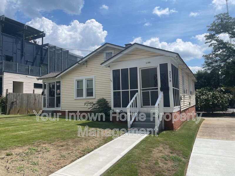 229 Lowry St in Atlanta, GA - Building Photo