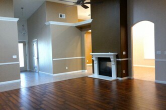7973 N Woodrow Ave in Fresno, CA - Foto de edificio - Building Photo