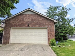 3221 Hunters Point Dr in Lexington, KY - Building Photo - Building Photo