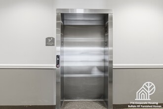 2493 Sweet Home Rd in Buffalo, NY - Building Photo - Building Photo