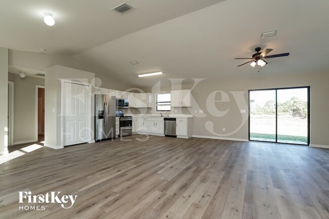 3008 25th St SW in Lehigh Acres, FL - Building Photo - Building Photo