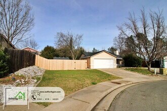 752 Lotus Ct in Redding, CA - Building Photo - Building Photo