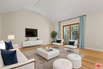 652 Kensington Rd in Santa Monica, CA - Building Photo - Building Photo