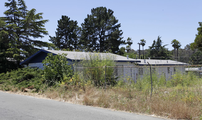 121 Lincoln Rd W in Vallejo, CA - Building Photo - Building Photo