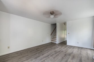 97 Bowe Ave in Stratford, CT - Building Photo - Building Photo