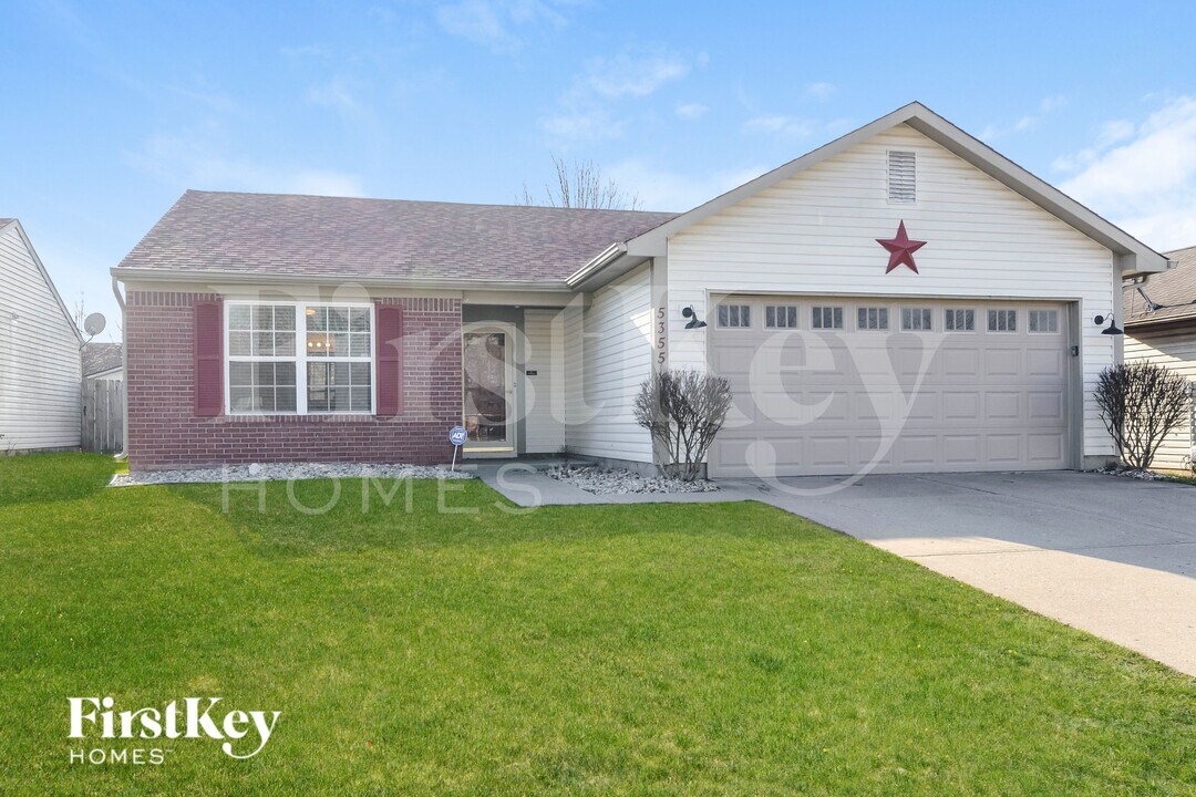 5355 Milhouse Rd in Indianapolis, IN - Foto de edificio