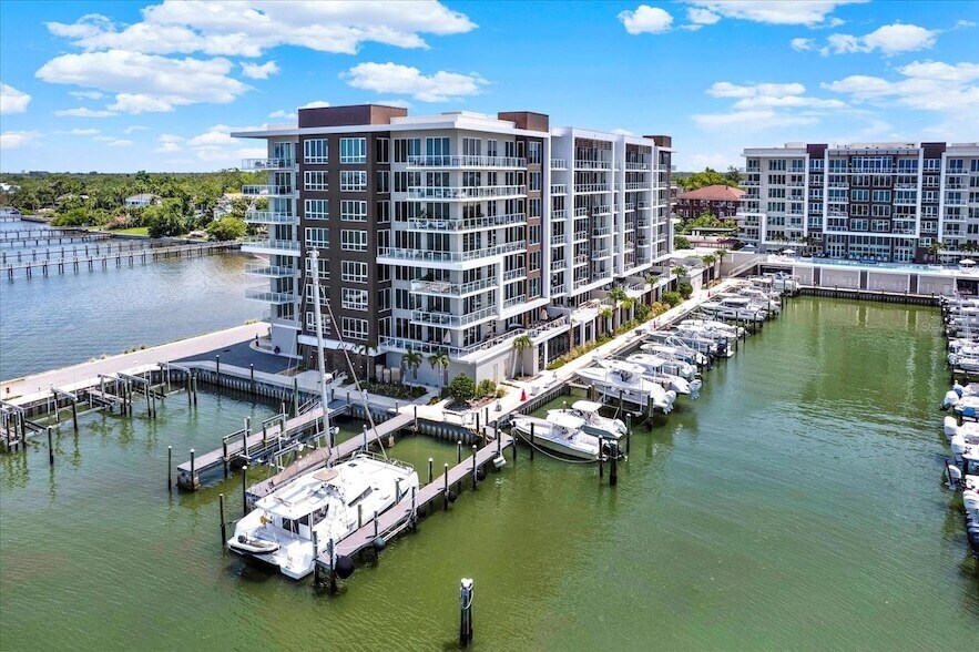 920 N Osceola Ave, Unit 301 in Clearwater, FL - Building Photo