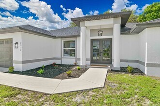 1716 SE 12th St in Cape Coral, FL - Building Photo - Building Photo