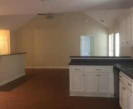 807 King Arthur Dr in Statesboro, GA - Building Photo - Building Photo