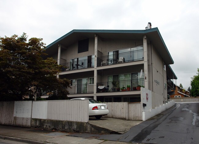 The Chalet in Bellevue, WA - Building Photo - Building Photo