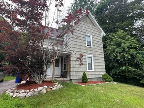 67 Riddle St in Manchester, NH - Building Photo - Building Photo