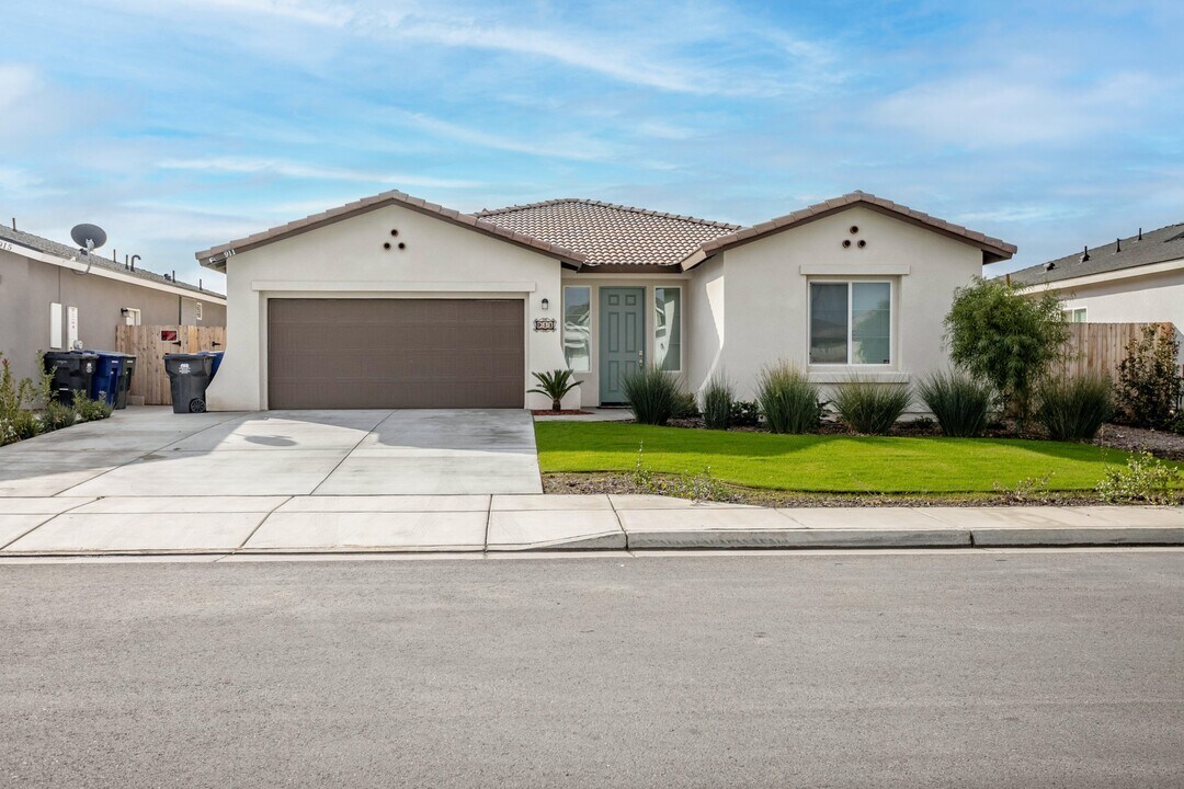 911 Hartlepool Ave in Bakersfield, CA - Building Photo