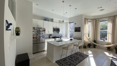 475 New York Ave NW, Unit 5 in Washington, DC - Foto de edificio - Building Photo