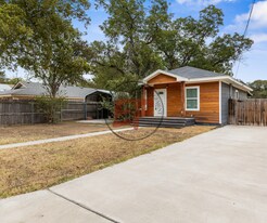 221 N Bermuda St in Waco, TX - Building Photo
