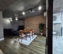 58-60 Elm Street Unit 504 in Newark, NJ - Building Photo