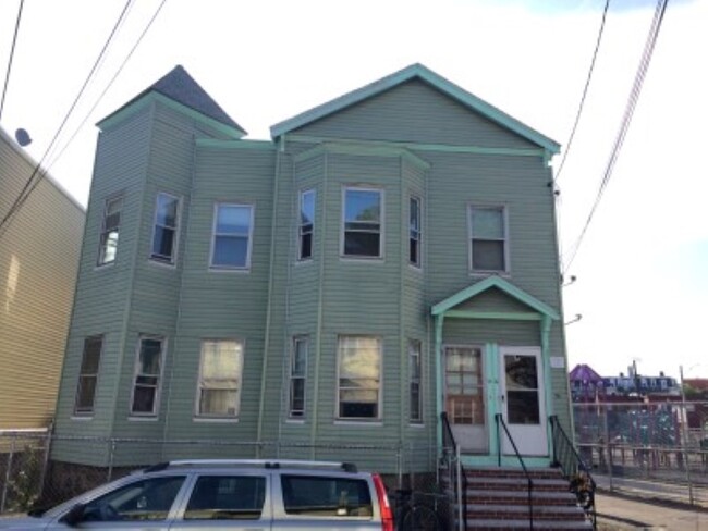 76 Hano St in Boston, MA - Building Photo - Building Photo