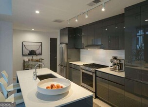 693 Peachtree St NE in Atlanta, GA - Building Photo - Building Photo