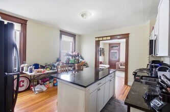 2328 Stratford Ave in Cincinnati, OH - Building Photo - Building Photo